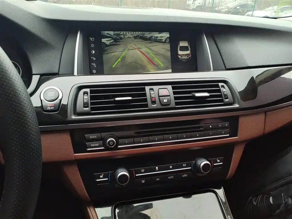 BMW 5 Series 2014 525Li Leading фото 13