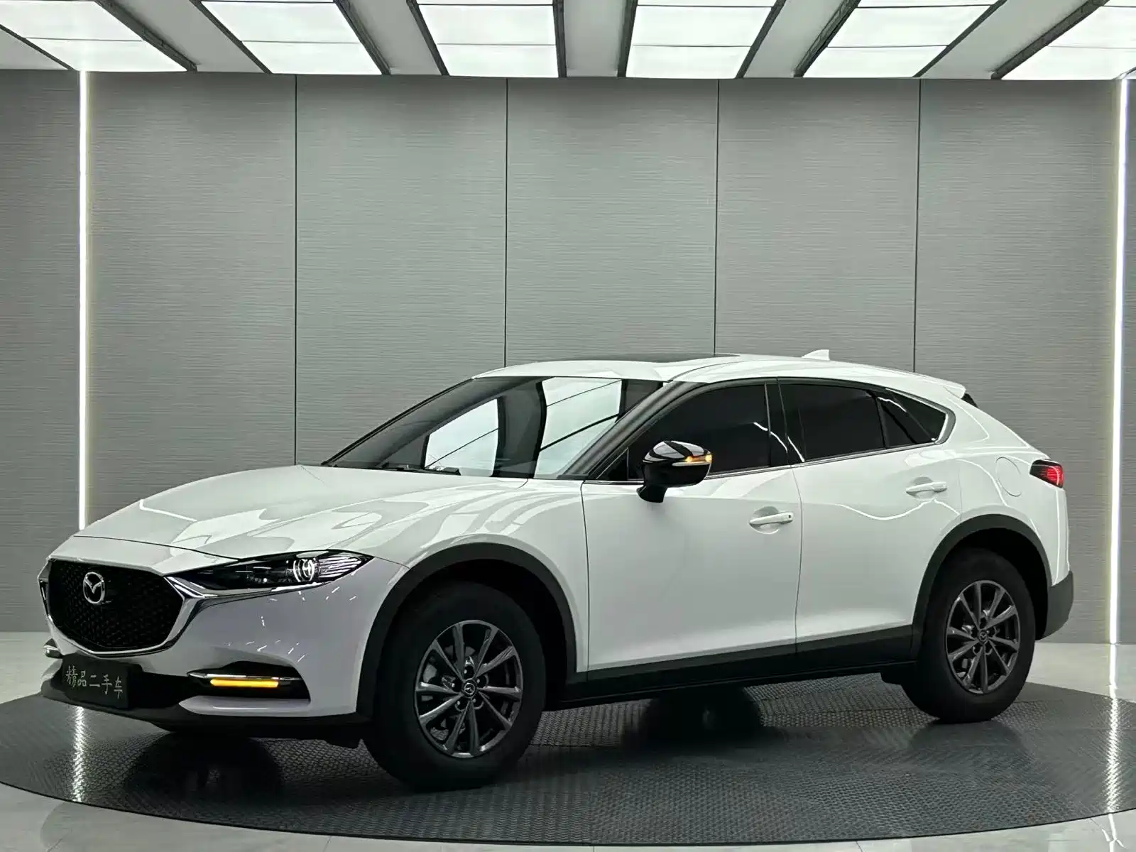 Photo 1 - Mazda CX-4