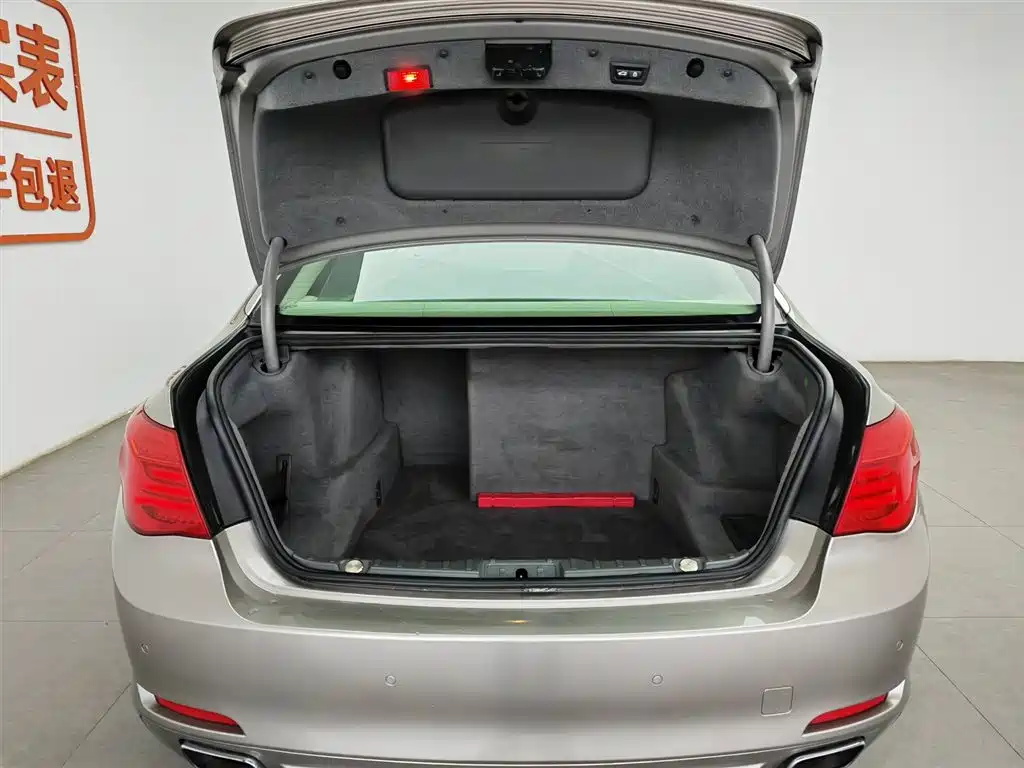 BMW 7 Series 2009 740Li Luxury фото 16