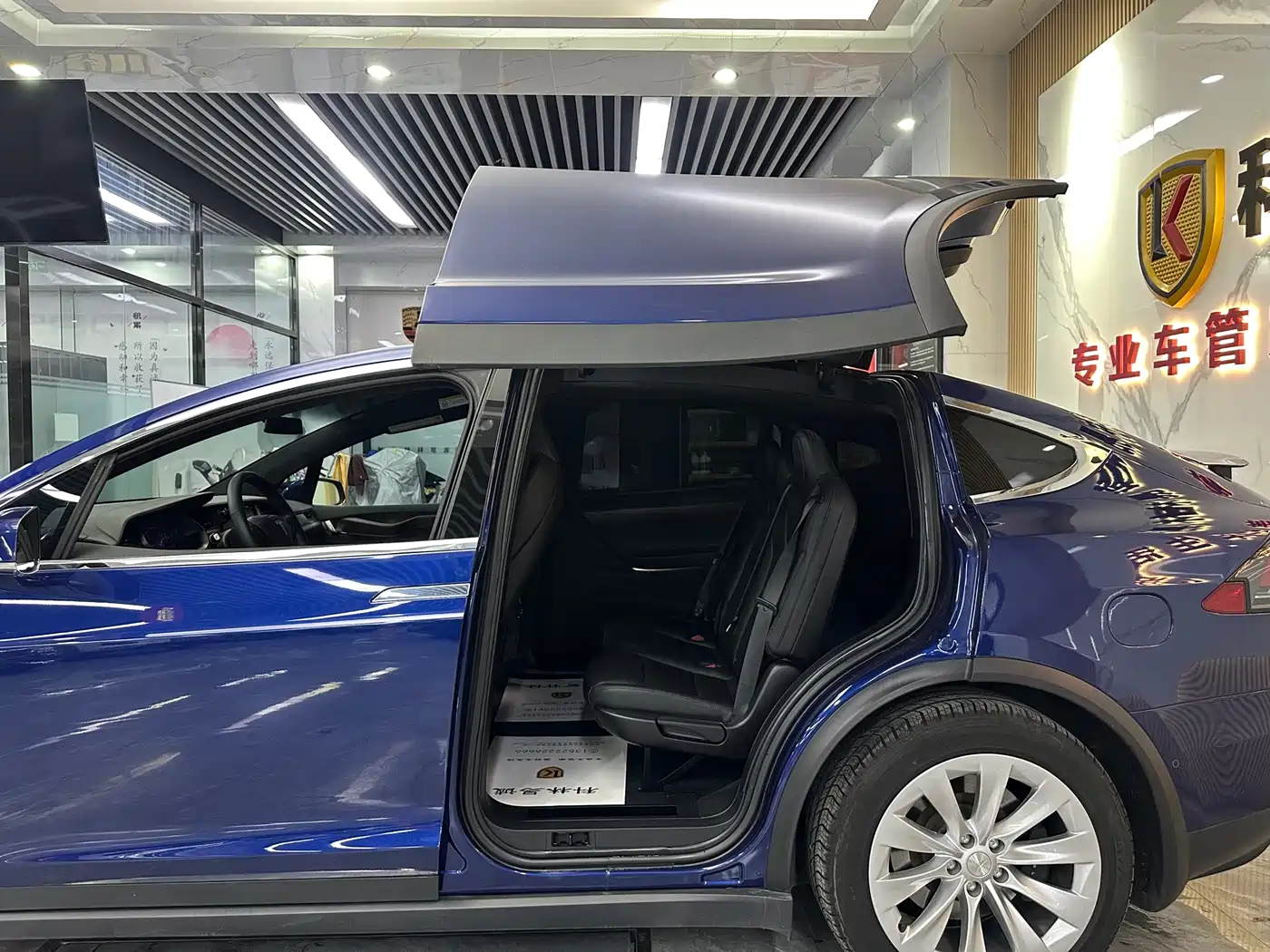 TESLA MODEL X