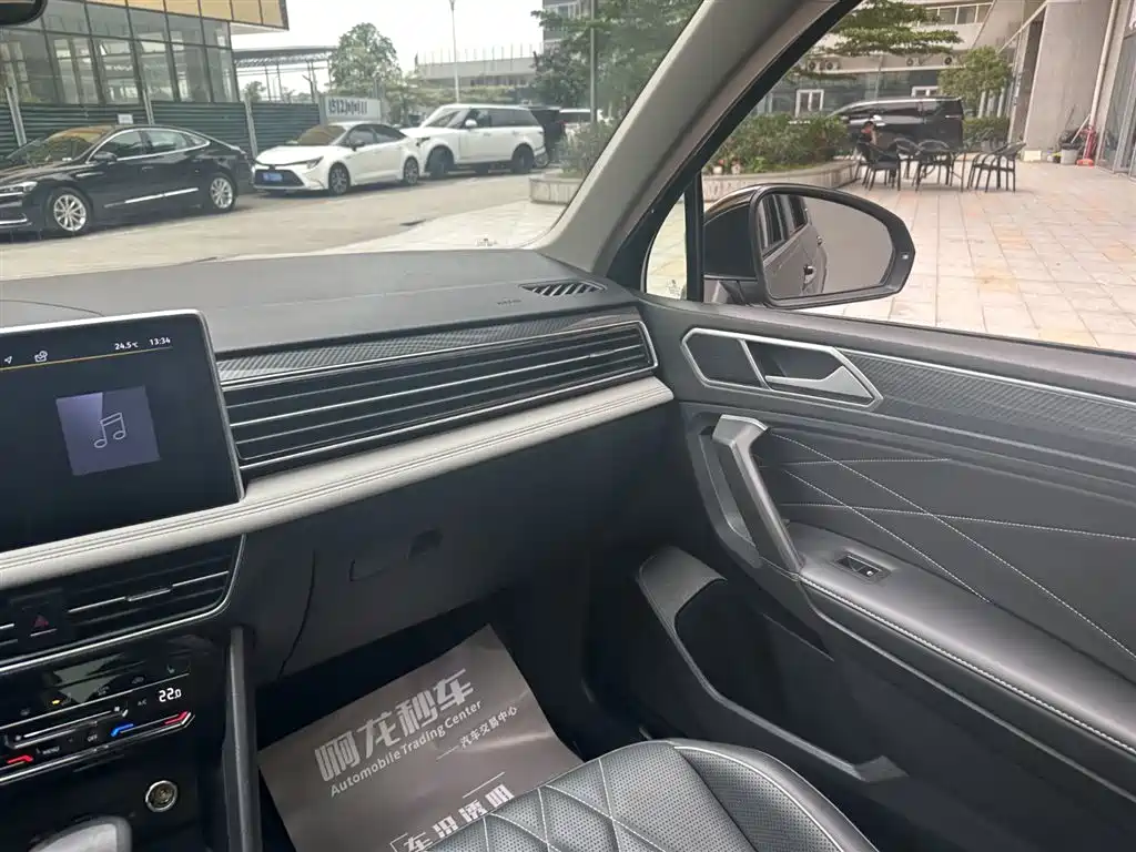 Volkswagen Tiguan L 2023 330TSI Auto 2WD R-Line Premium Edition фото 10