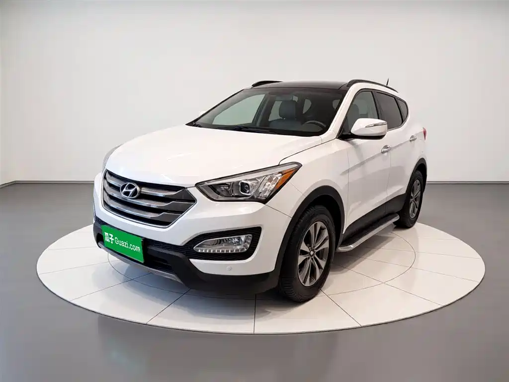 Hyundai Santa Fe 2013 Model 2.4L Automatic 2WD Smart