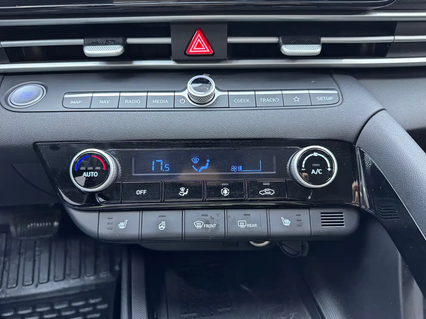 Hyundai Elantra 2023 Model 1.5L CVT LUX Premium Edition фото 14