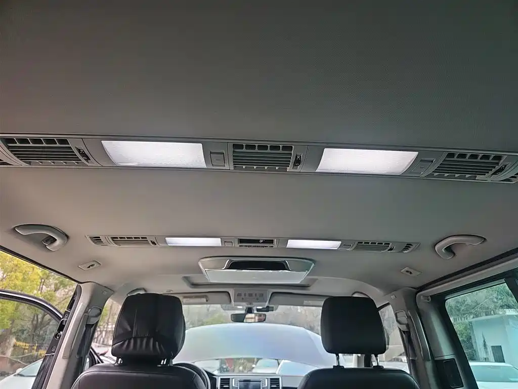 Volkswagen Multivan 2019 2.0TSI 4WD Premium 7-seater фото 14