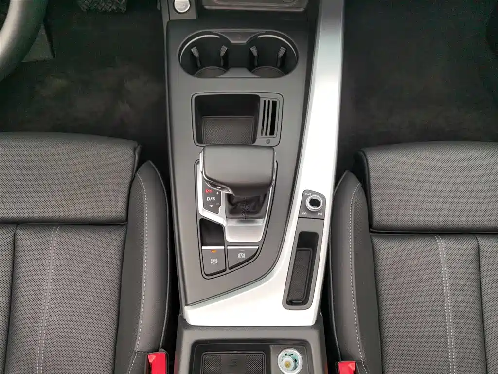 Audi A4L 2020 40 TFSI Luxury Dynamic фото 17