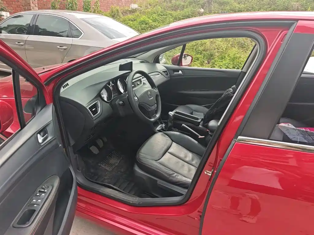 Peugeot 308 2014 Model Joy Edition Classic 1.6L Manual Superior Style фото 15