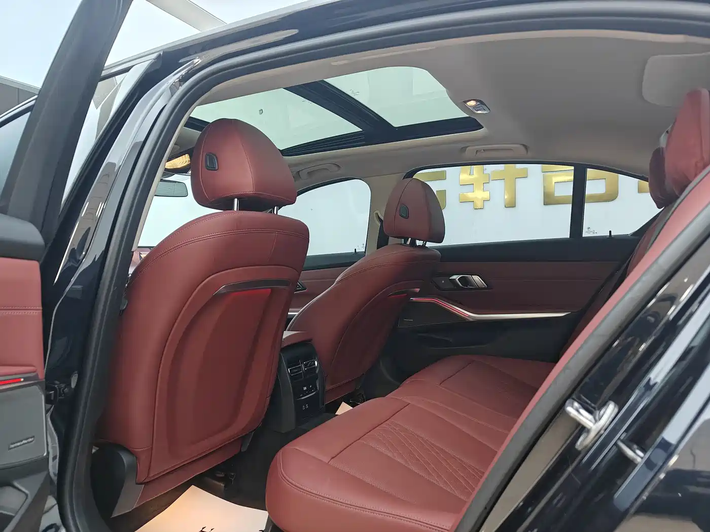 BMW 3 Series 2025 330Li M Sport Night Edition фото 11