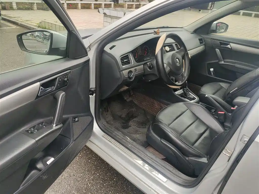 Volkswagen Lavida 2013 Facelift Classic 1.6L Automatic Comfort фото 12