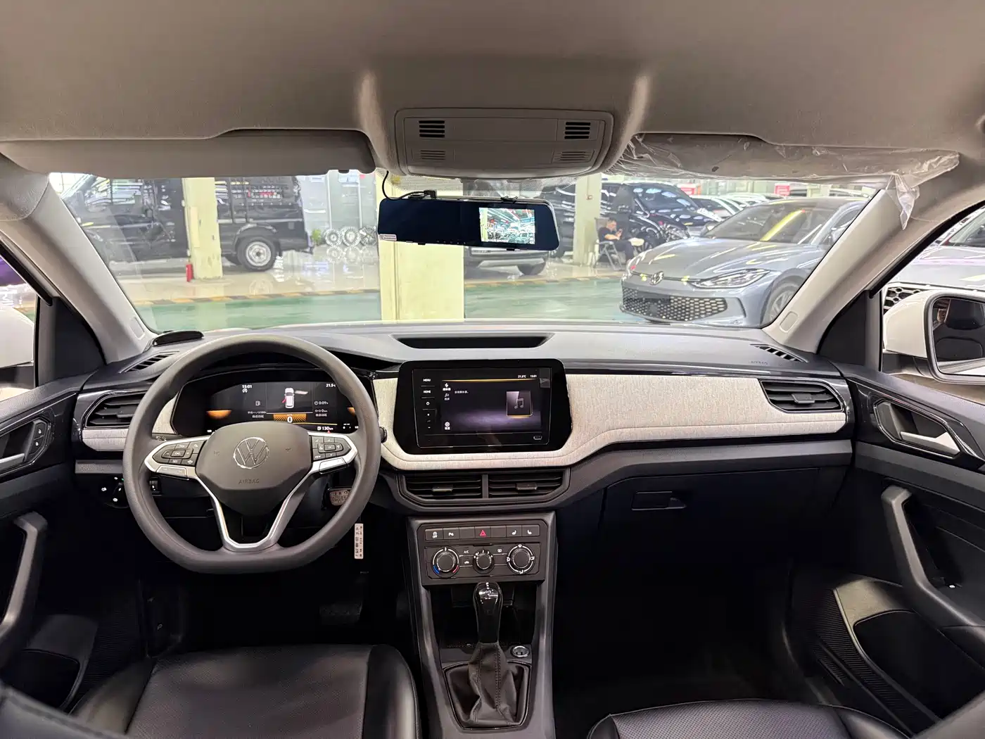Volkswagen Tharu 2025 Model Rising Star 1.5L Advance Edition фото 5