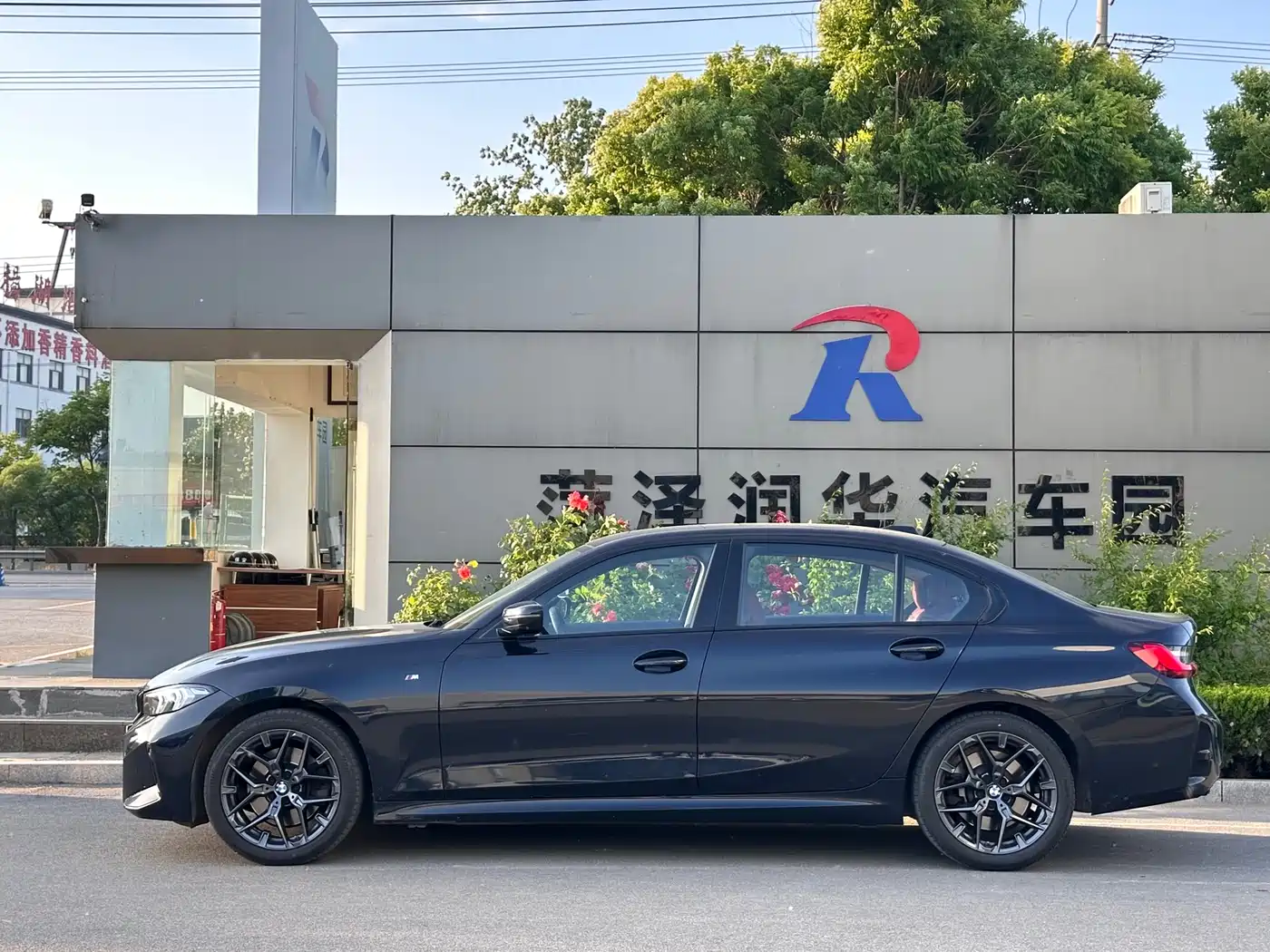 BMW 3 Series 2025 330Li M Sport Night Edition фото 3