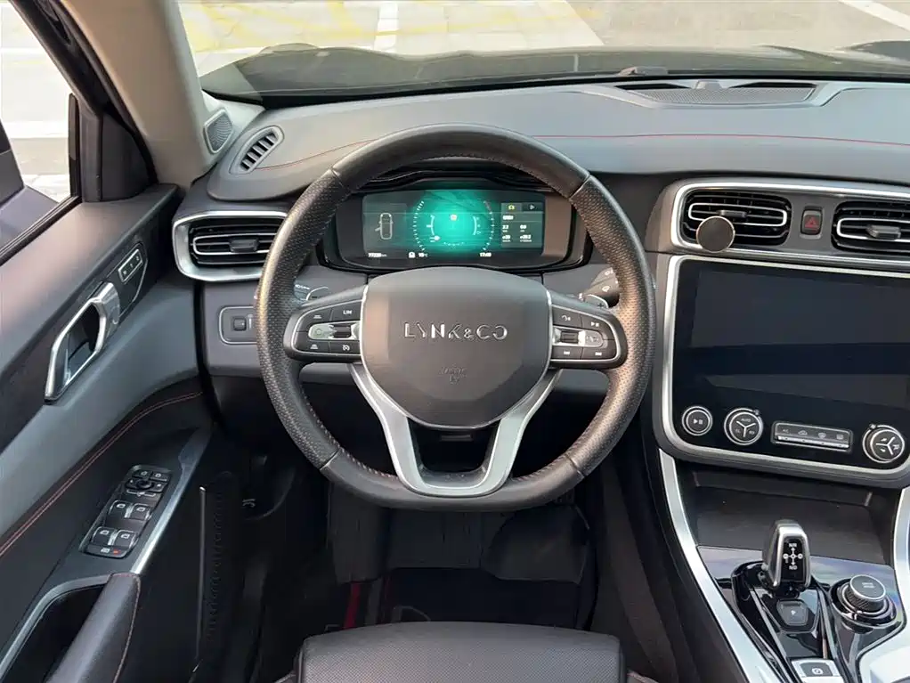 Lynk & Co 01 2019 2.0T AWD Pro Edition China V фото 7