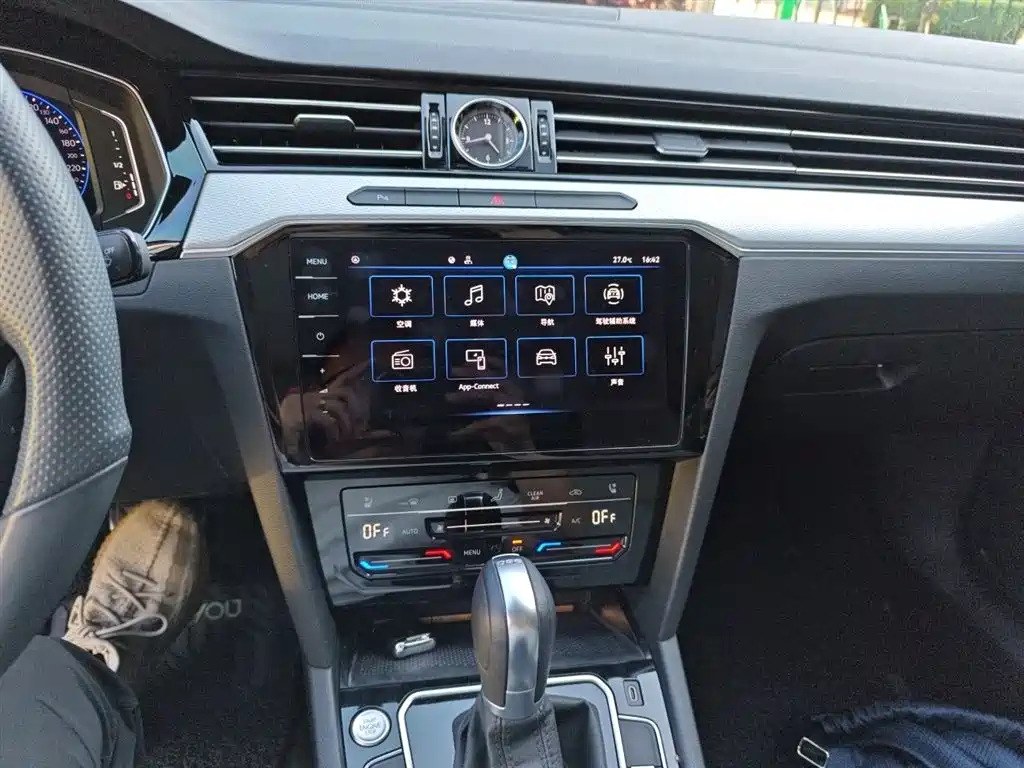 Volkswagen Magotan 2023 Model 2 Million Commemorative Edition 330TSI DSG Luxury фото 9