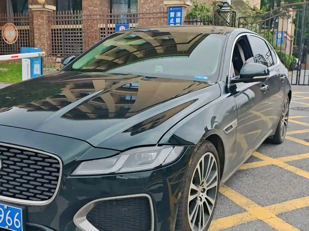 Фото 2 - Jaguar XFL