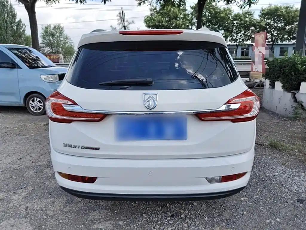 Baojun 310W 2017 2017 1.5L Manual Fashion Edition (China V)