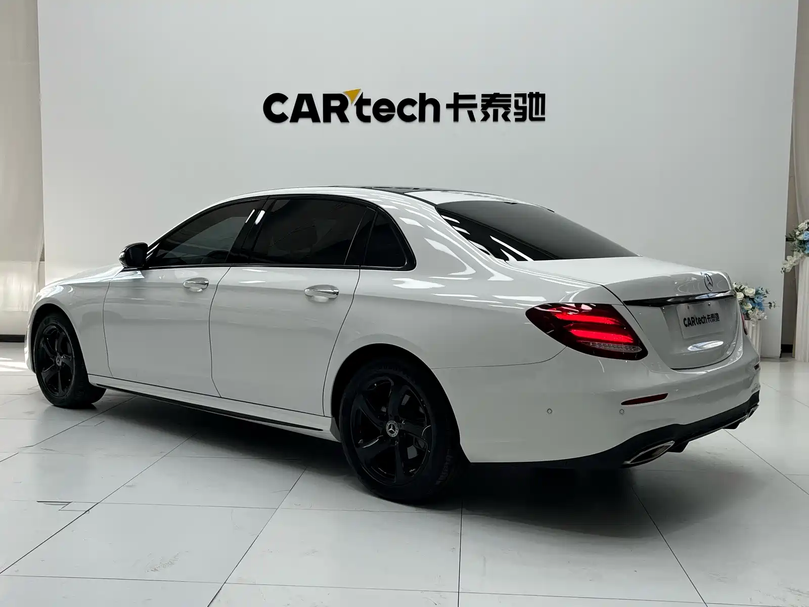 Фото 7 - Mercedes-Benz E-Class