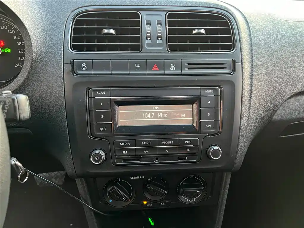 Volkswagen Polo 2018 1.5L Auto Safe Drive фото 12