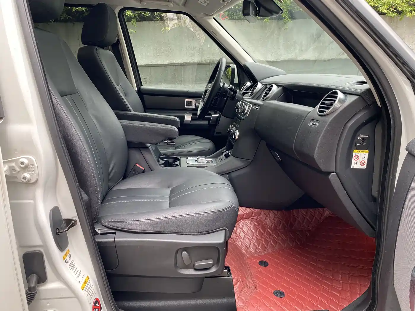 Land Rover Discovery 2016 3.0 SC Gloss Black Collector's Edition HSE фото 7