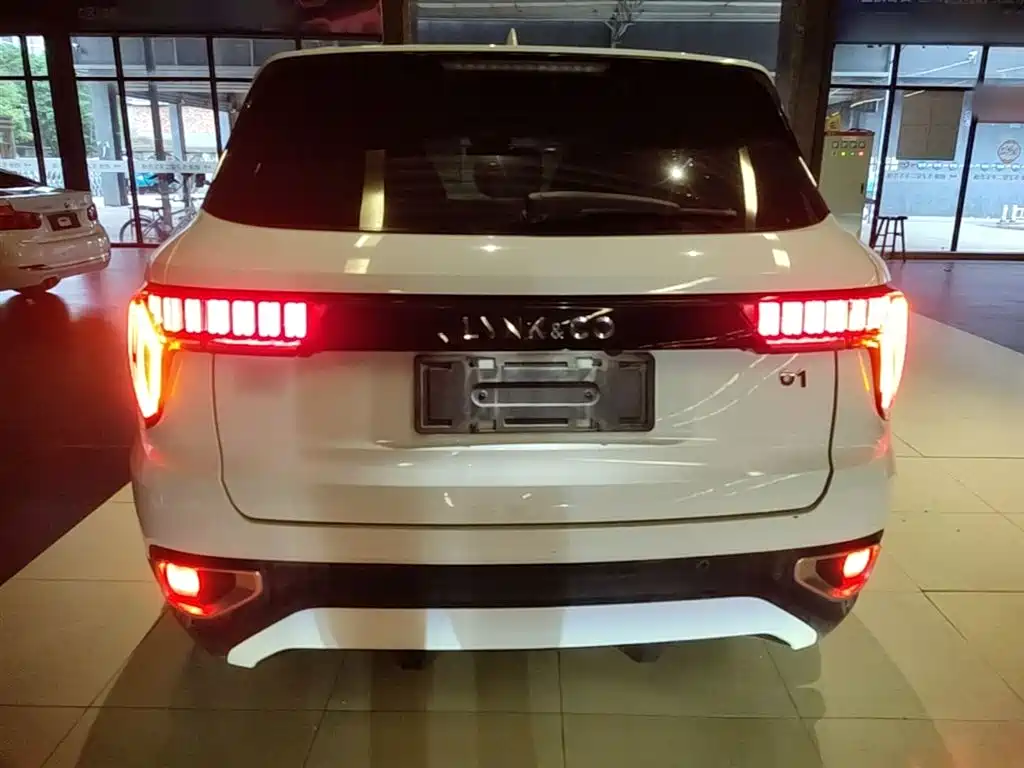 Lynk & Co 01 2017 2.0T 2WD Pro Version фото 6