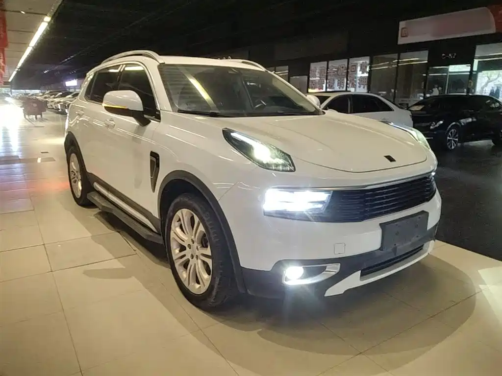 Lynk & Co 01 2017 2.0T 2WD Pro Version фото 4