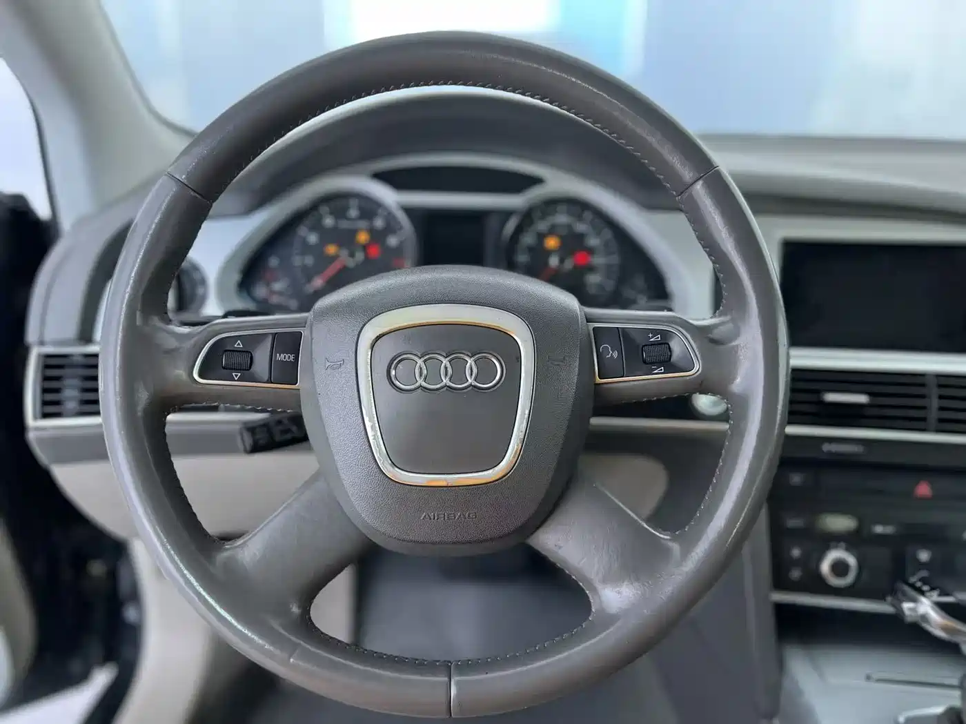 Audi A6L 2010 2.0 TFSI Automatic Standard фото 12