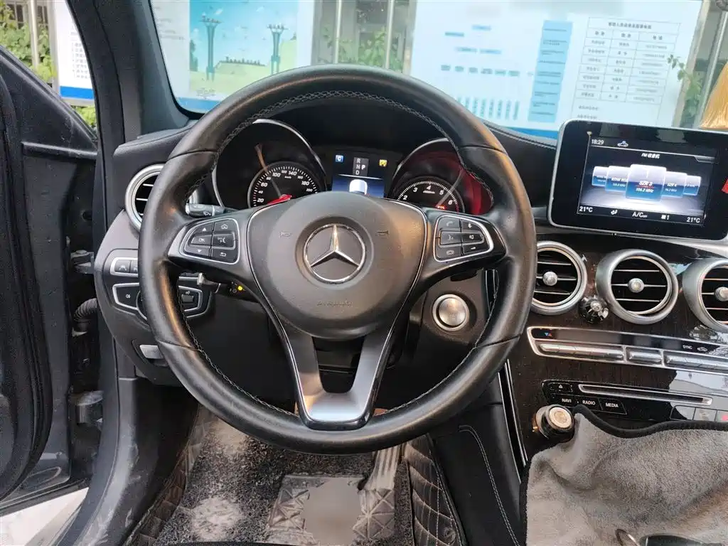 Mercedes-Benz GLC 2019 Facelift GLC 260 L 4MATIC Luxury фото 6