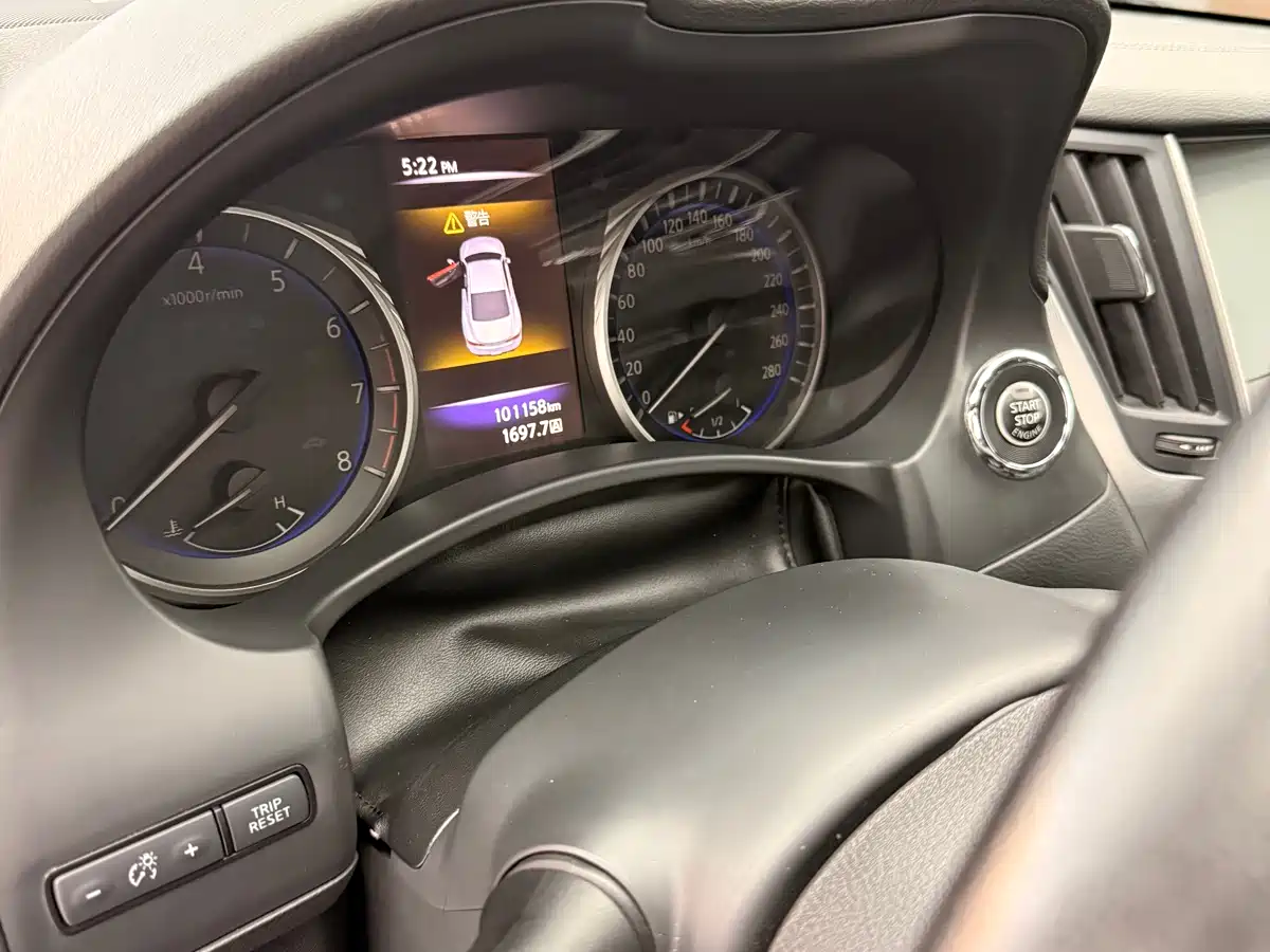 Infiniti Q60 2019 2.0T Luxury Edition фото 7