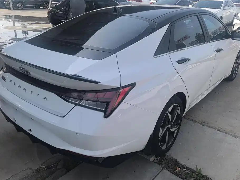 Hyundai Elantra 2021 240TGDi DCT LUX Premium Edition фото 3