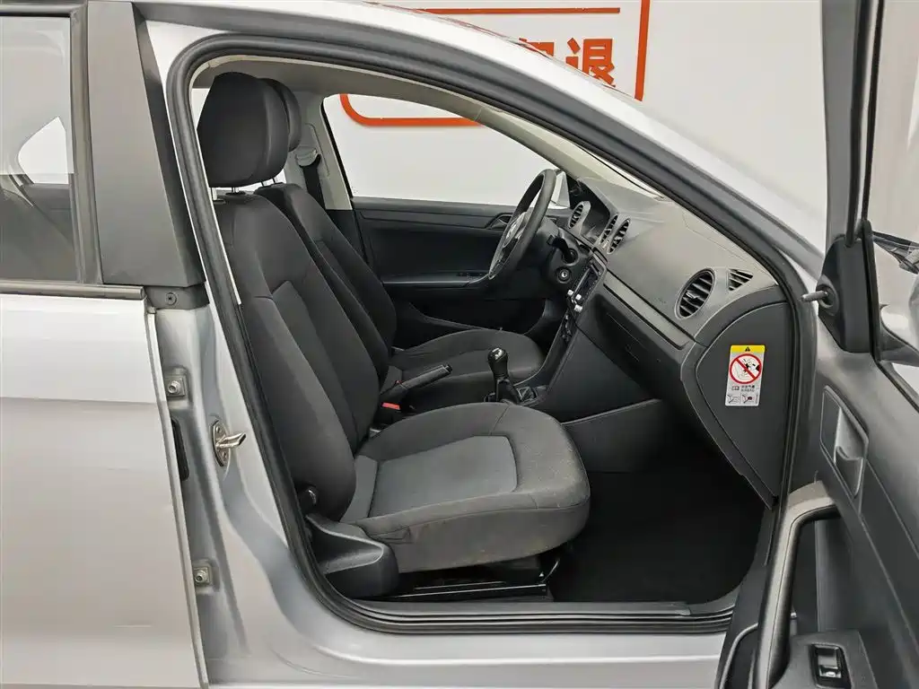 Volkswagen Jetta 2015 1.6L Manual Trend фото 23