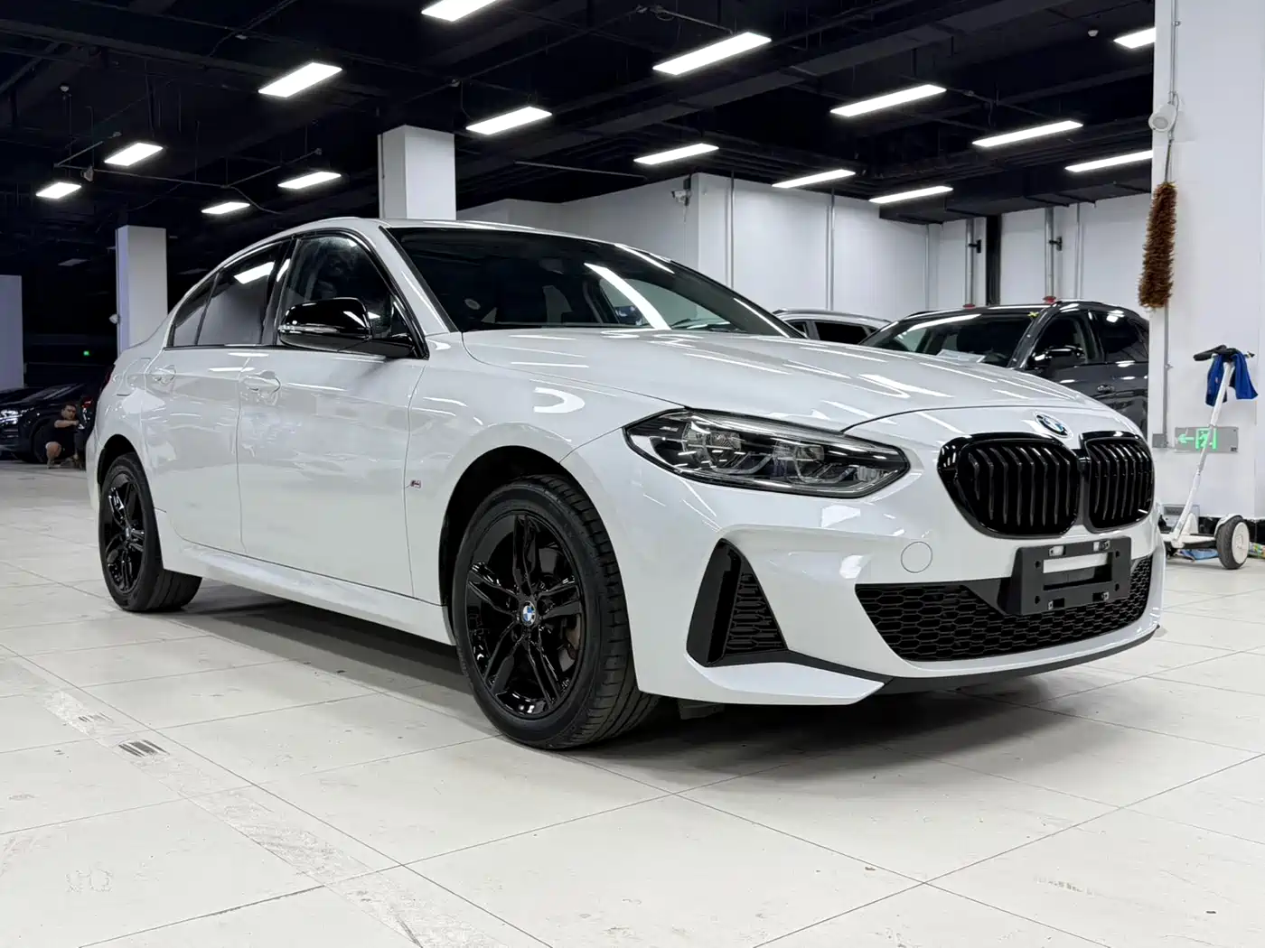 BMW 1 Series 2022 120i M Sport Shadow Edition фото 4
