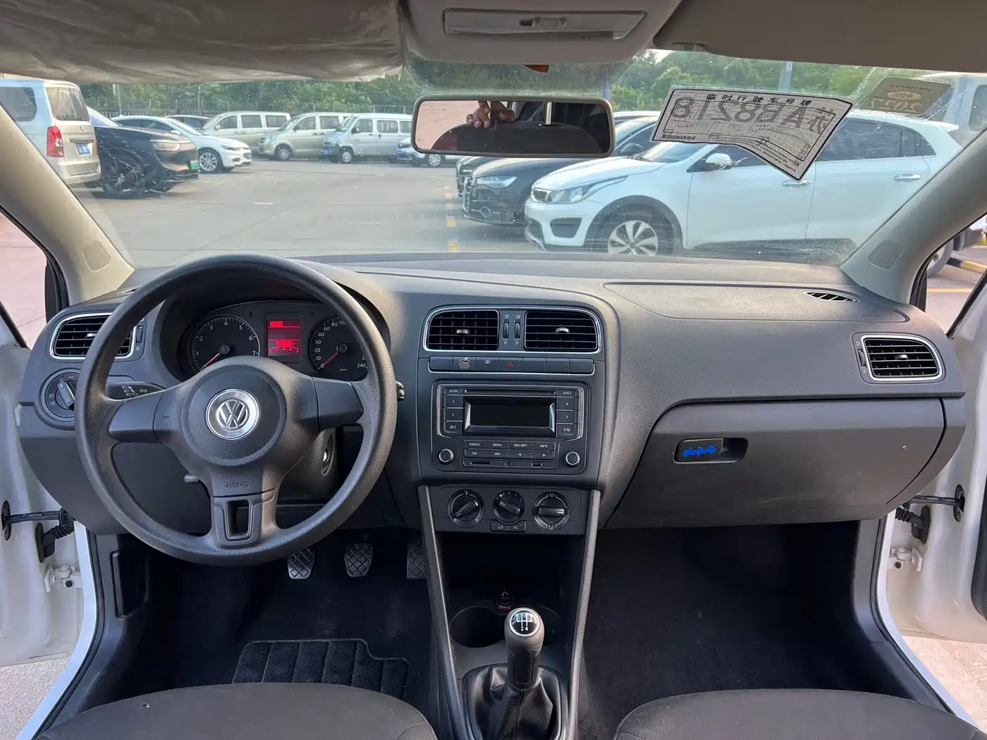Volkswagen Polo 2013 1.4L Manual Comfort Edition фото 6