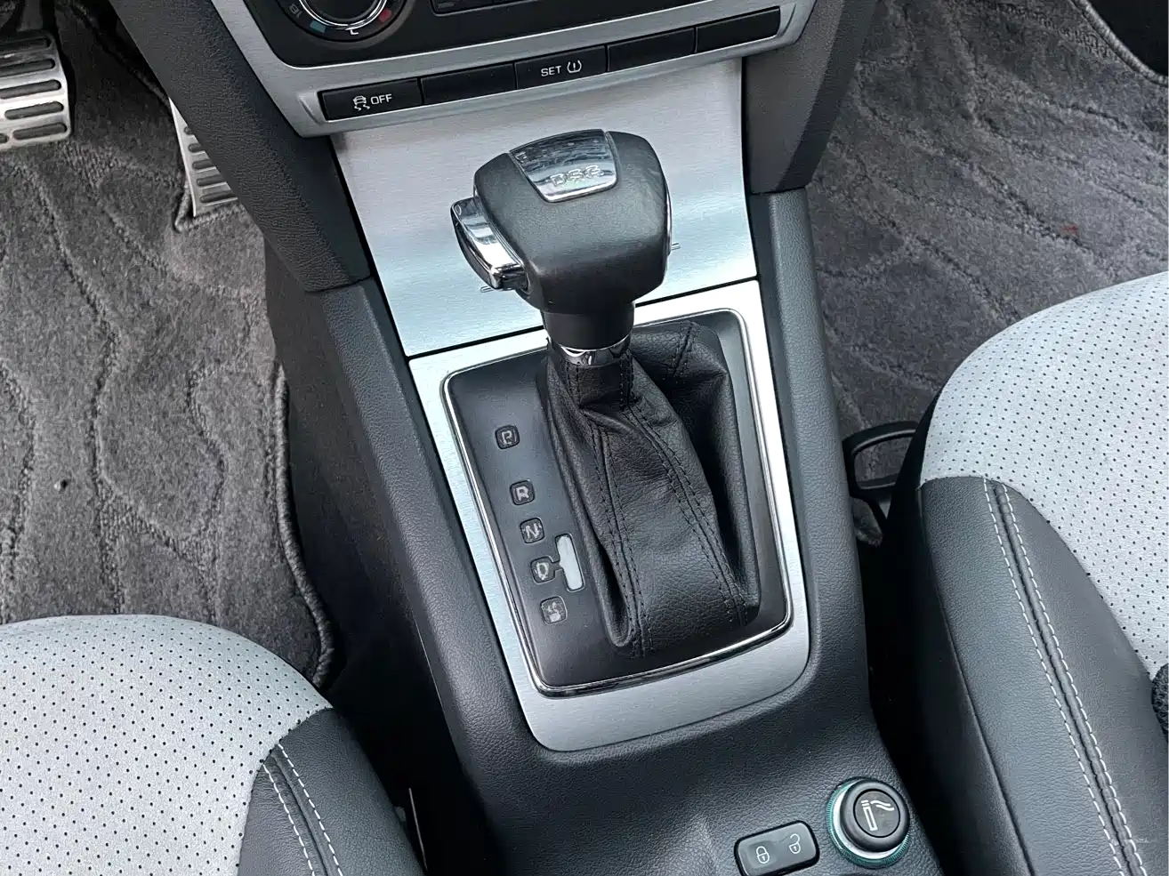 Škoda Octavia 2010 2.0TSI RS фото 8