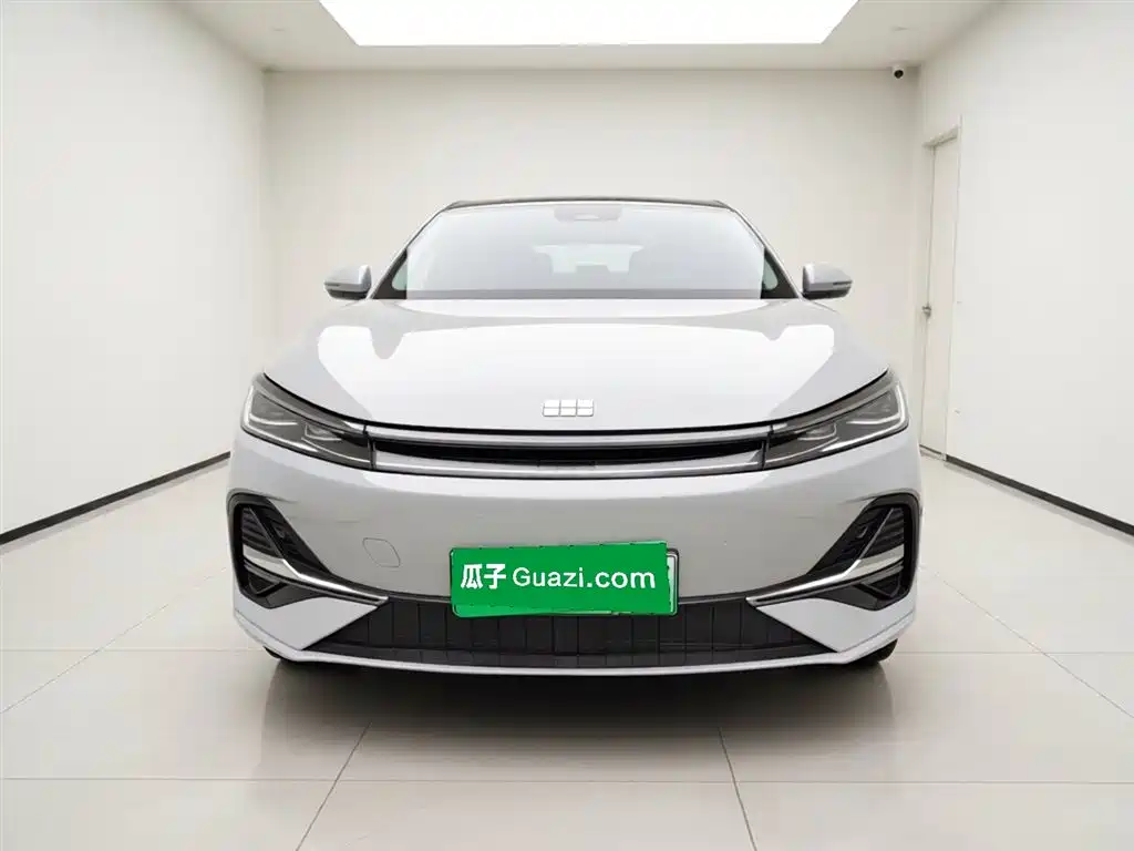 Geely Galaxy Galaxy A7 2025 EM-i 70km Luxury Edition фото 2