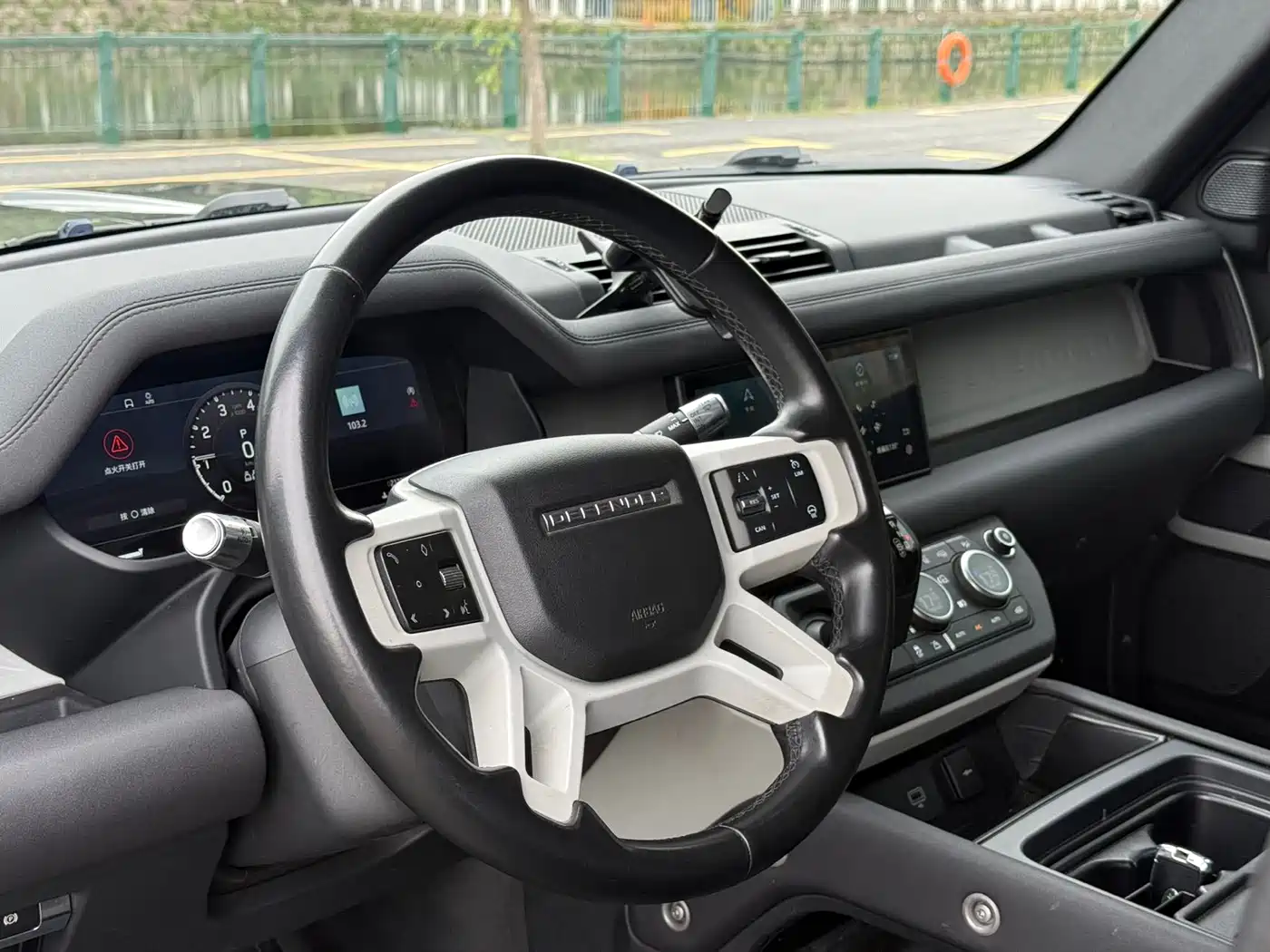 Land Rover Defender 2020 Model 110 P400 SE фото 10