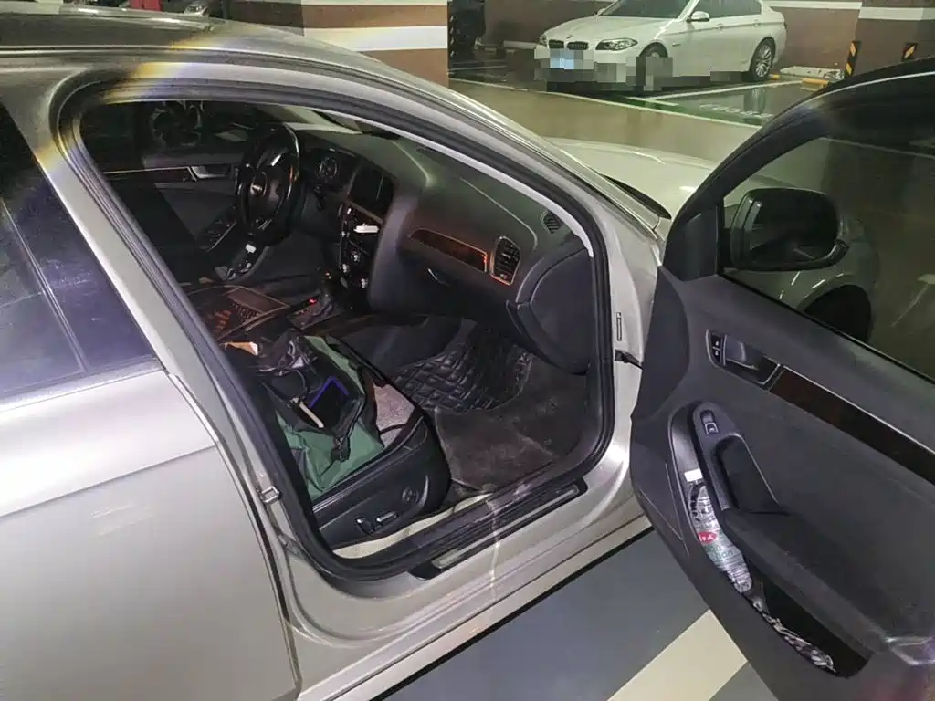 Photo 10 - Audi A4L