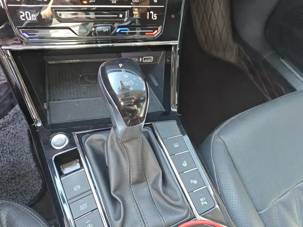 Фото 15 - Volkswagen Passat