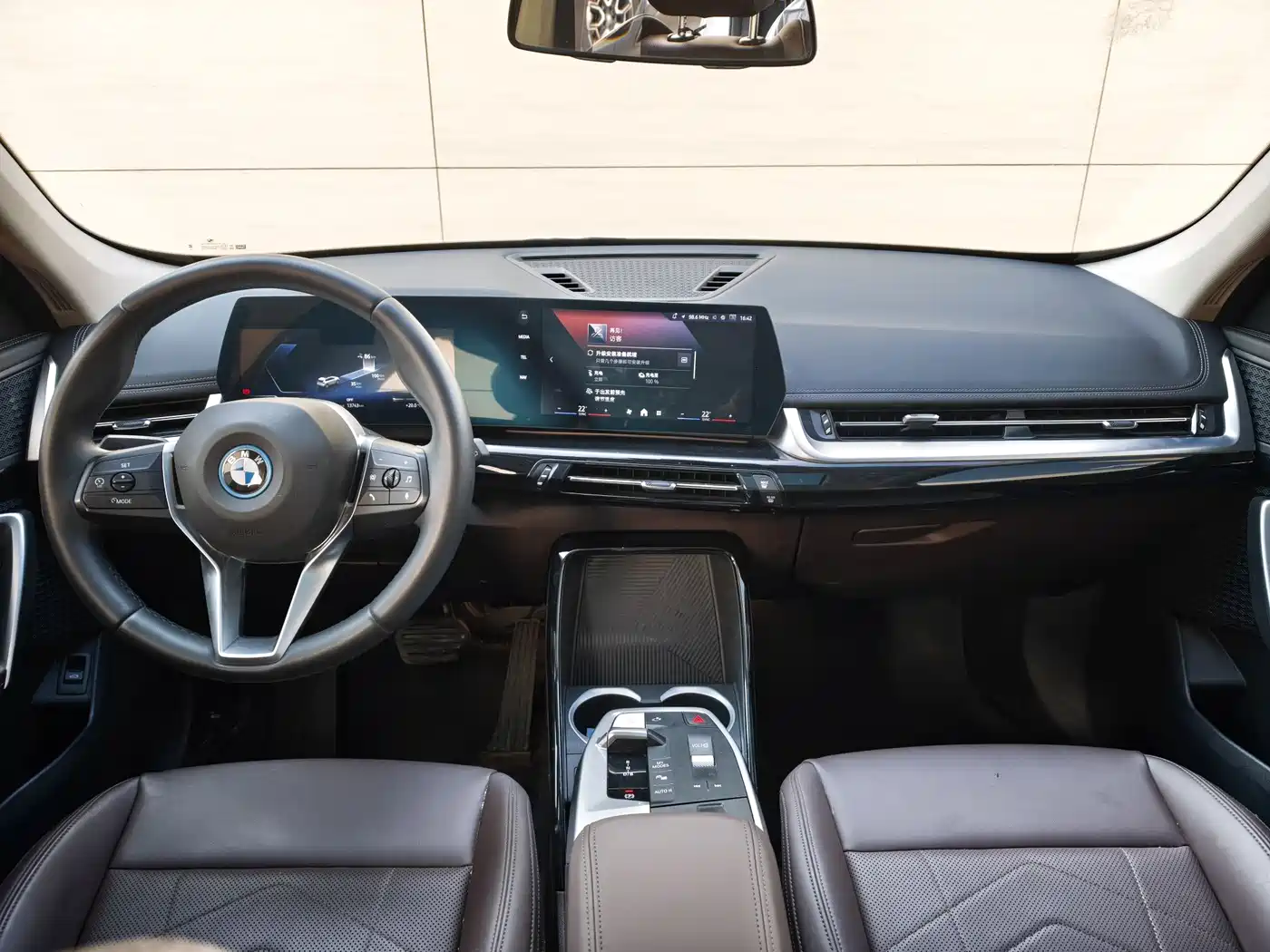 BMW iX1 2025 eDrive25L X Design Package фото 10