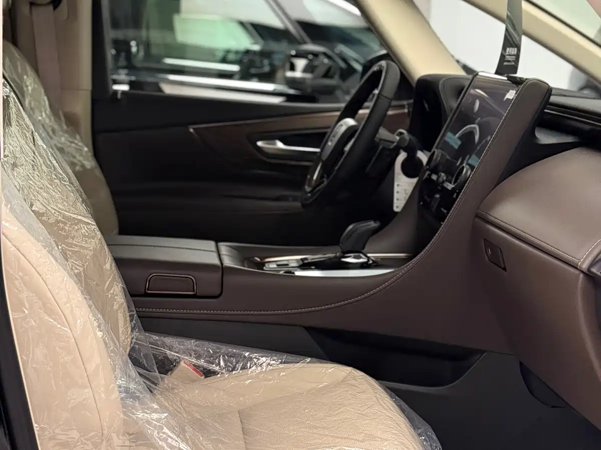 Toyota Vellfire 2024 Crown Hybrid 2.5L Executive Premium Edition фото 8