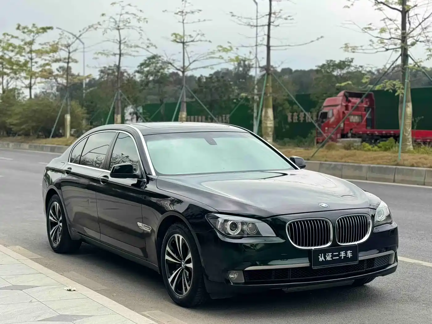 BMW 7 Series 2009 730Li Luxury фото 3