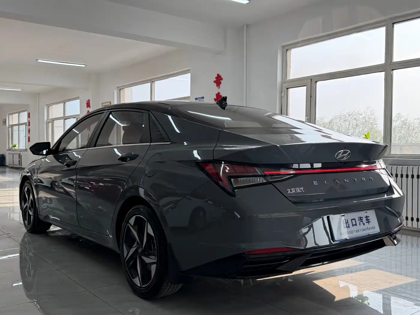 Hyundai Elantra 2022 1.5L CVT LUX Premium Edition фото 22
