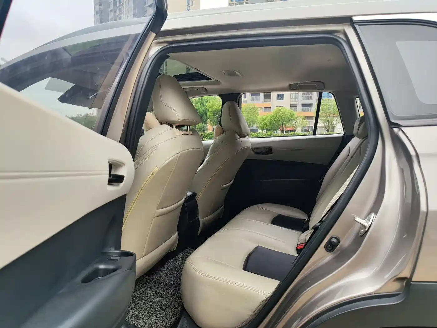 Toyota Frontlander 2023 2.0L CVT Leading Edition фото 5