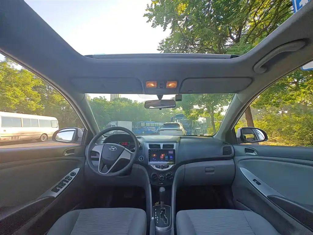 Hyundai Verna 2014 1.4L Automatic Leading GLX фото 7