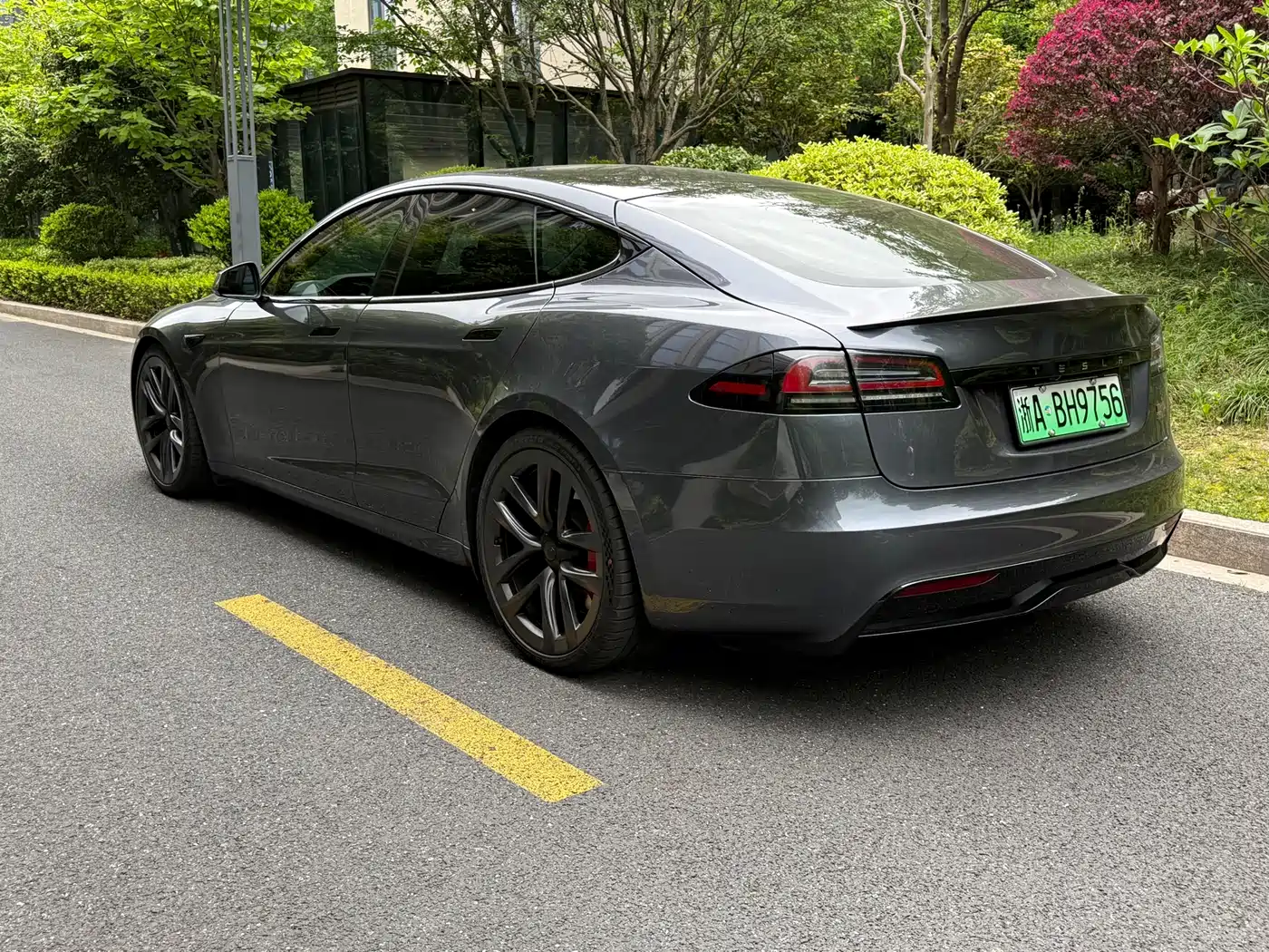 TESLA MODEL S