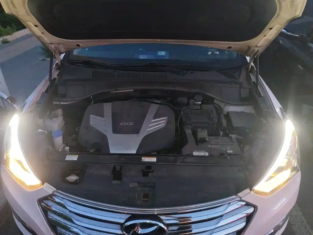 Hyundai Grand Santa Fe 2013 3.0L 7-Seater 4WD Comfort Edition фото 16