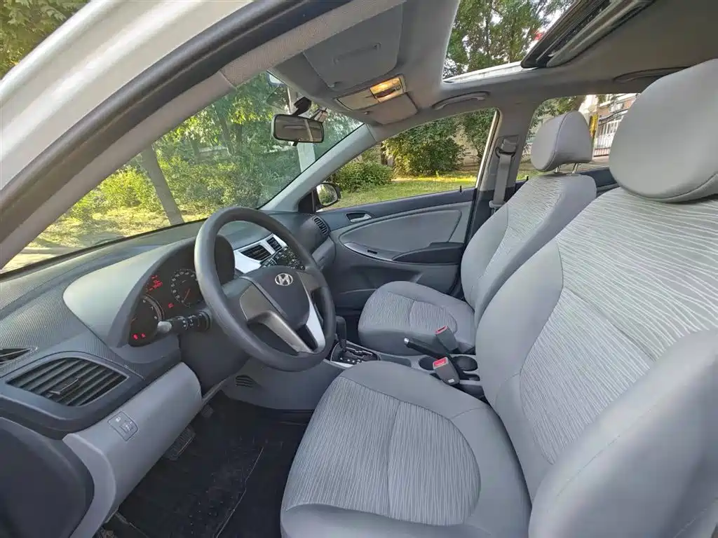 Hyundai Verna 2014 1.4L Automatic Leading GLX фото 6