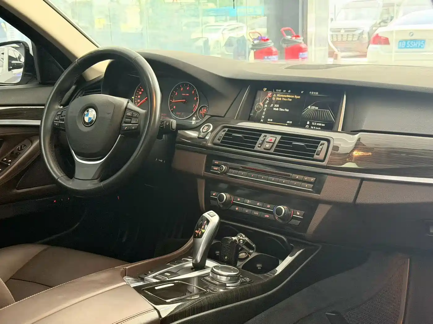 BMW 5 Series 2014 525Li Luxury Design Package фото 6