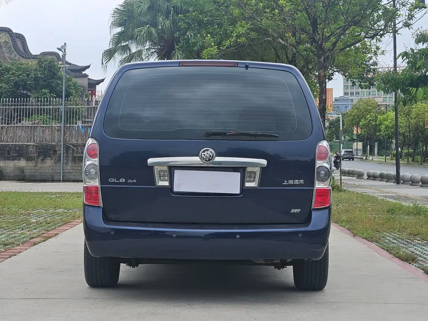 Photo 5 - Buick GL8