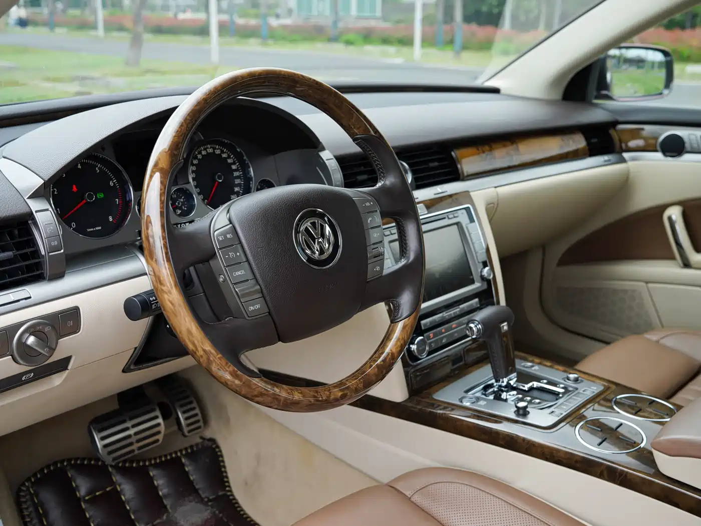 Volkswagen Phaeton 2012 3.0L Elite Custom фото 8