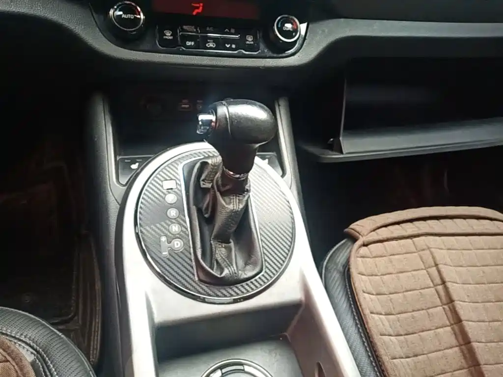 Kia Sportage 2015 2.0L Automatic 2WD DLX фото 14