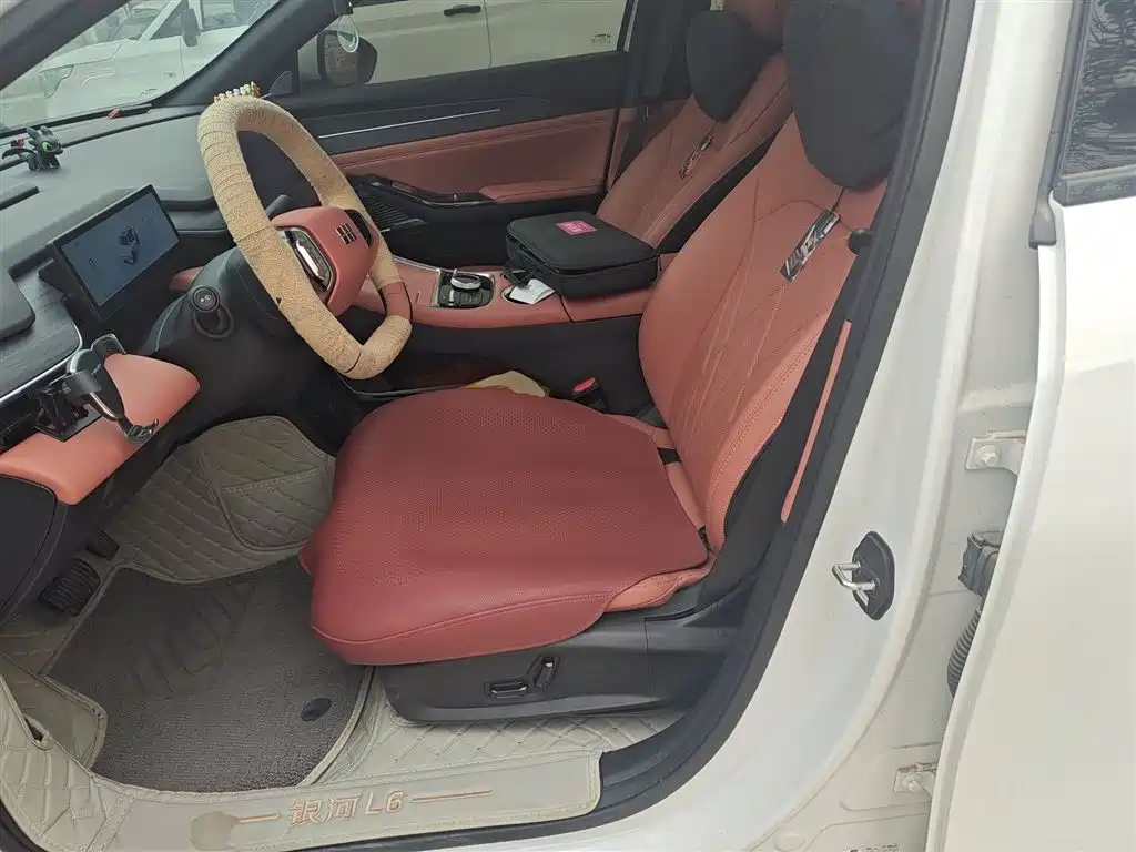 Geely Galaxy Galaxy L6 2025 EM-i 140km Starship Edition фото 11