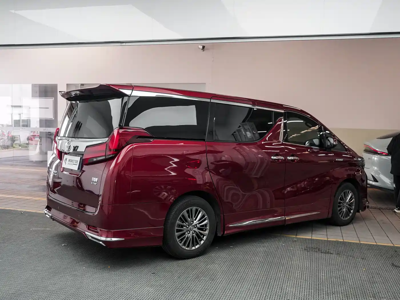 Toyota Alphard 2019 Hybrid 2.5L Premium Edition фото 6